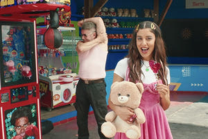 Μαρίνα Σάττι:  Ένα σχολείο στην Ουγκάντα χορεύει το Lalalala (vid)