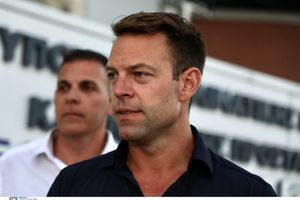 Στ. Κασσελάκης: «Με τους τραπεζίτες και τον Μητσοτάκη ή με την κοινωνία;»