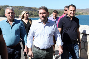 Νίκος Ανδρουλάκης: Στο ίδιο έργο θεατές με πυρκαγιές και καταστροφές ακόμη και λίγα χιλιόμετρα από το κέντρο της πρωτεύουσας