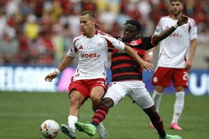 Πάλεψαν οι μικροί του Ολυμπιακού αλλά έχασαν το Κύπελλο στο “Μαρακανά”