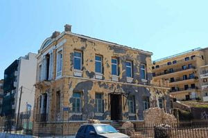 Το κτίριο κόσμημα στην παραλιακή Ηρακλείου που έγινε ερείπιο