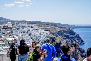 Μοντέλο Βενετίας στη Σαντορίνη – Αύξηση ‘εισιτηρίου’ για τους επισκέπτες κρουαζιέρας στα 10 ευρώ