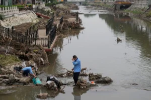 Κίνα: Τουλάχιστον 38 οι νεκροί από την κατάρρευση γέφυρας