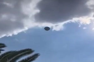 Χαλκιδική: Ανεμοστρόβιλος «σάρωσε» σε παραλία – Έτρεχαν να σωθούν οι λουόμενοι