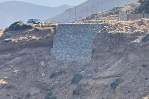 Τραγωδία στην Αμοργό: Γυναίκα έπεσε στον γκρεμό – Οργή λόγω απουσίας προστατευτικής μπάρας στο σημείο