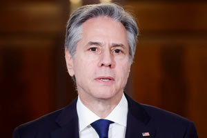 Μπλίνκεν: Καλεί «όλες τις πλευρές» στη Μέση Ανατολή να προχωρήσουν σε αποκλιμάκωση