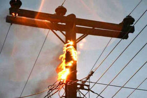 Ηράκλειο: Και δεύτερη έκρηξη σε στύλο της ΔΕΗ μέσα σε διάστημα τριών ημερών – Χωρίς ρεύμα οι κάτοικοι