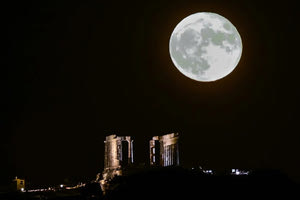 Τι είναι η “Μπλε Σούπερ Σελήνη” που θα φωτίσει τον αυγουστιάτικο ουρανό