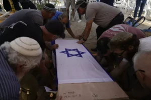 Ισραήλ: Σφαίρες βρέθηκαν στα πτώματα των έξι ομήρων που ανέκτησε ο στρατός