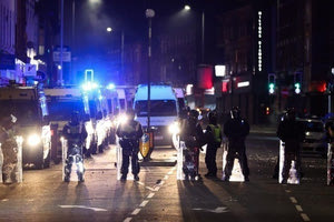 Βρετανία: Ο Στάρμερ θέλει «γρήγορες» καταδίκες σε βάρος των ακροδεξιών ταραχοποιών