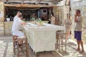 Άφωνοι οι αρχαιολόγοι: Beach bar στη Βουλγαρία χρησιμοποιούσε ως τραπέζι ιστορική ρωμαϊκή σαρκοφάγο