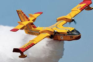 Κροατία: Έκανε μούσκεμα ρεπόρτερ ένα πυροσβεστικό αεροσκάφος σε ζωντανή σύνδεση