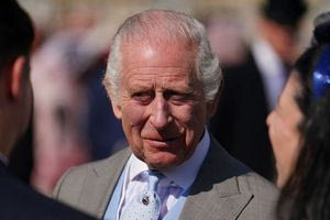 Βασιλιάς Κάρολος: Στο Σάουθπορτ τρεις εβδομάδες μετά τη δολοφονία τριών κοριτσιών