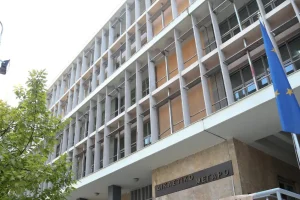 Θεσσαλονίκη: Ελεύθερη χωρίς όρους η 18χρονη που καταγγέλθηκε για βιασμό από 20χρονο