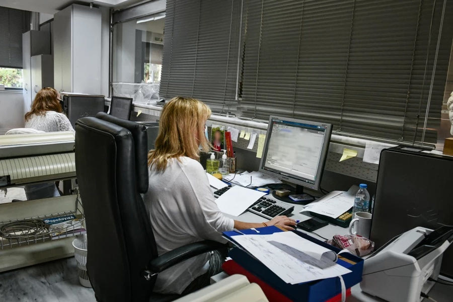 Πότε θα επανέλθει ο 13ος και 14ος μισθός στο Δημόσιο – Τι σηματοδοτεί η πιλοτική δίκη του Φεβρουαρίου