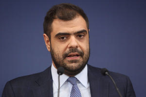 Η πισίνα του Κασσελάκη στις Σπέτσες «άναψε» φωτιές