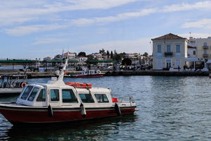 Πυρκαγιά σε επιβατηγό πλοίο ανοιχτού τύπου στο παλαιό λιμάνι των Σπετσών
