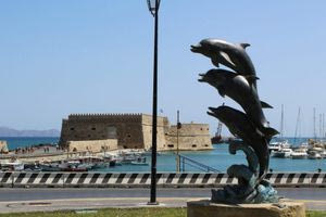 Διευκρινίσεις της ΔΕΥΑΗ για την υπερχείλιση αγωγού στην πλατεία των 18 Άγγλων