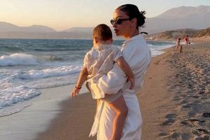 Η Ελένη Φουρέιρα αγκαλιάζει το γιο της και λιώνει