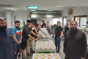 300 γεύματα από την Μητρόπολη στους πυρόπληκτους του Αμαρίου και τους πυροσβέστες