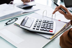 ΑΑΔΕ: Τα νοικοκυριά δυσκολεύονται να πληρώσουν το φόρο εισοδήματος – Άνετες στις πληρωμές οι επιχειρήσεις