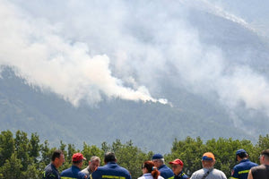 Σέρρες: Mαίνεται η φωτιά στο Μενοίκιο – 28η μέρα η φωτιά στον Όρβηλο