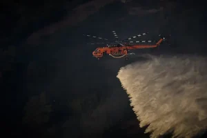 Φωτιά τώρα στη Σμέρνα Ηλείας: Κινητοποιήθηκαν 3 εναέρια μέσα