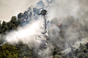 Πολύτιμη η βοήθεια του ελικοπτέρου από το Ηράκλειο στην κατάσβεση της φωτιάς στη Χίο