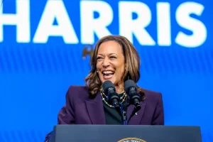 Koρυφαίοι συνεργάτες του Ομπάμα εντάχθηκαν στην καμπάνια της Χάρις