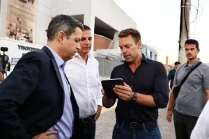 Στέφανος Κασσελάκης: «Με ένα F35 λιγότερο πόσα πυροσβεστικά οχήματα αγοράζεις;»