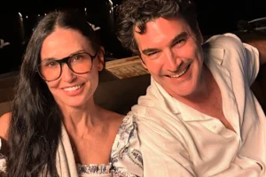 Χριστόφορος Παπακαλιάτης: Συναντήθηκε με την Ντέμι Μουρ στους Παξούς