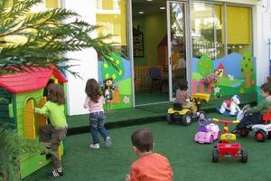 Αναρτώνται σήμερα τα ονόματα των παιδιών στους δημοτικούς παιδικούς σταθμούς – σε ποιες περιοχές κατατέθηκαν οι περισσότερες αιτήσεις