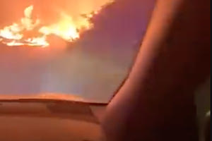 Περιπολικό μέσα σε φλόγες