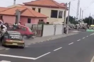 Πορτογαλία: Τρομακτικό ατύχημα σε ράλι – Porsche έπεσε σε θεατές, τραυματίστηκαν δύο παιδιά
