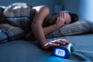 Ύπνος: Πόσο συχνά ξυπνάτε μέσα στη νύχτα και τι σηματοδοτούν οι αφυπνίσεις για την υγεία σας