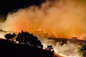 Από πικ νικ ξεκίνησε η φωτιά στη Σμύρνη – Μάχη με διάσπαρτα πύρινα μέτωπα σε όλη τη χώρα