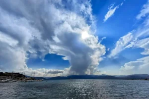 Τελειώνουν τα 40αρια από τη Δευτέρα – Έρχεται τριήμερο με έντονα φαινόμενα