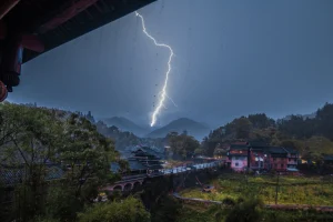 Τραγωδία στην Κίνα: Κατέρρευσε περίπτερο σε πάρκο κατά τη διάρκεια θύελλας, έξι νεκροί
