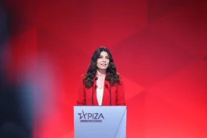 Η Πόπη Τσαπανίδου πρώτη επιλαχούσα μετά την παραίτηση του Όθωνα Ηλιόπουλου