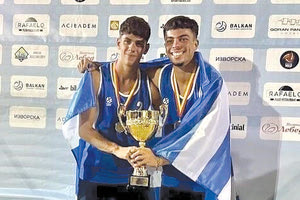 Χρυσοί Βαλκανιονίκες Βένιος και Καρύκας στο μπιτς βόλεϊ