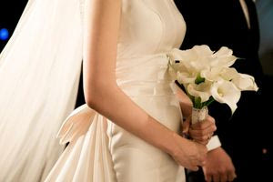 Πύργος: “Δεν με χαστούκισε, απλά με έσπρωξε”, λέει η νύφη που πάτησε το πόδι του γαμπρού στην εκκλησία