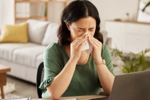 Οι Ελληνες επιμένουν να στοκάρουν αντιβιοτικά στο σπίτι