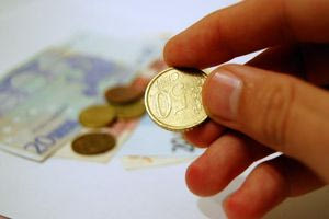 Είμαστε πλούσιοι, το χάλι μας το βλέπετε;