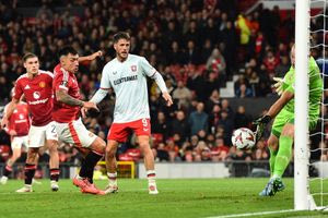 Βγαίνουν τα ζευγάρια των τελικών σε Europa και Conference League