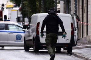 Χανιά: Η “ορφανή” τσάντα στα σκαλιά της τράπεζας κινητοποίησε πολίτες, αστυνομία και… πυροτεχνουργό!