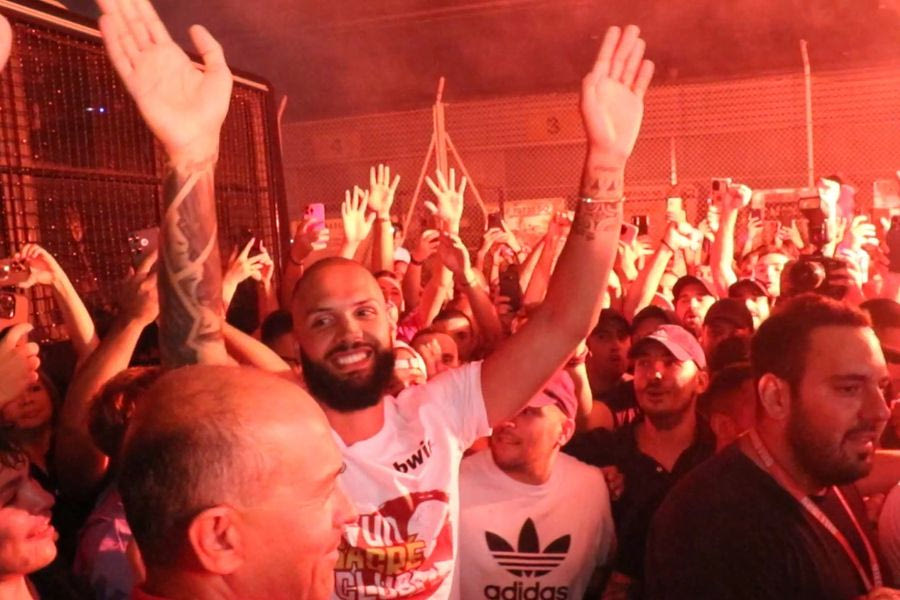 Ολυμπιακός: Οι πρώτες στιγμές του Φουρνιέ στην Ελλάδα και η “καυτή” υποδοχή στο αεροδρόμιο
