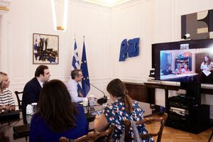 Στην αυτόνομη τάξη του Γυμνασίου Γαύδου με τηλεδιάσκεψη Μητσοτάκης και Πιερρακάκης