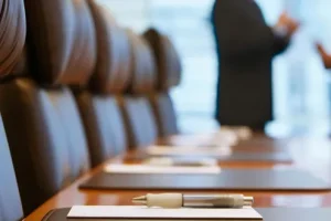 Απολογείται ο άνδρας με το… αλυσοπρίονο – ανακοίνωση εξέδωσαν οι δικαστικοί Επιμελητές Ελλάδας