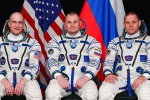 Ρωσία: Διαστημόπλοιο μεταφέρει δύο Ρώσους κοσμοναύτες και έναν Αμερικανό αστροναύτη στο Διεθνή Διαστημικό Σταθμό