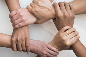 Εθελοντισμός: θεμέλιος λίθος της κοινωνίας